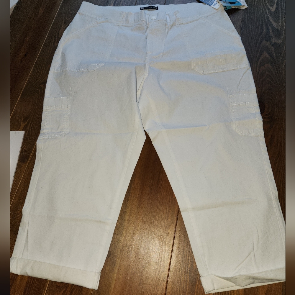 NWT Lee Relaxed Fit Cropped Pants Capris sz 18W Just Below The Waist White